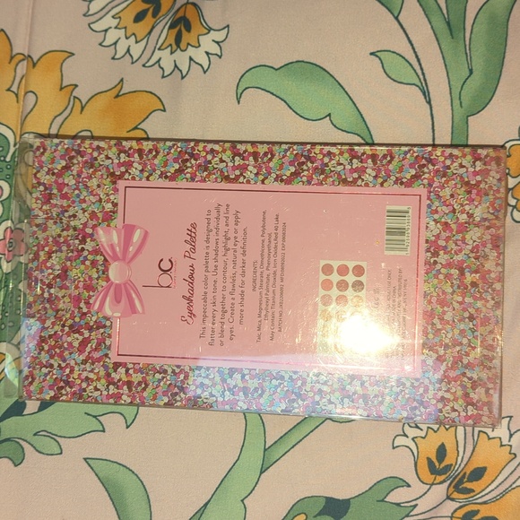 Sugar pop eyeshadow palette - Picture 3 of 6